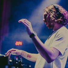 Joris Delacroix + Guest